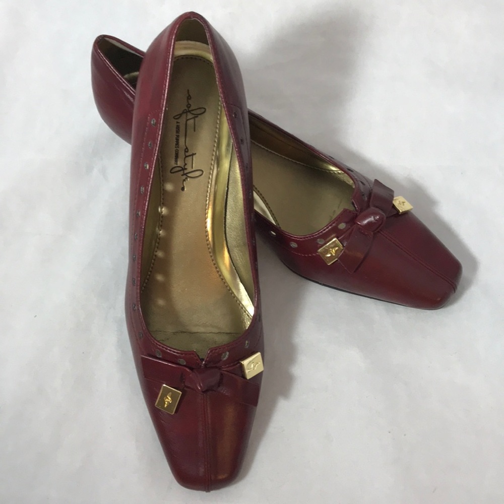 Soft Style Hush Puppies Size 6 Burgandy Heels